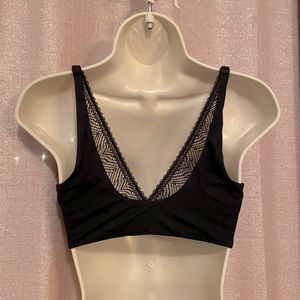 Victoria’s Secret Body By Victoria front closure black bra 32DDD.